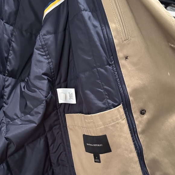 Banana Republic Men’s Tan Double-Breasted Trench Coat - Picture 3 of 11